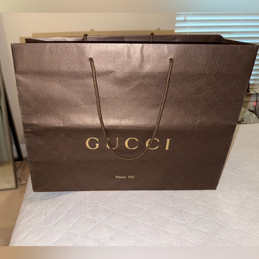 Large Gucci shopping bag